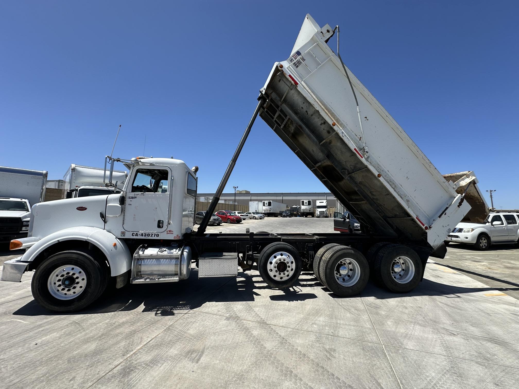 2009 PETERBILT 365 - Image 6